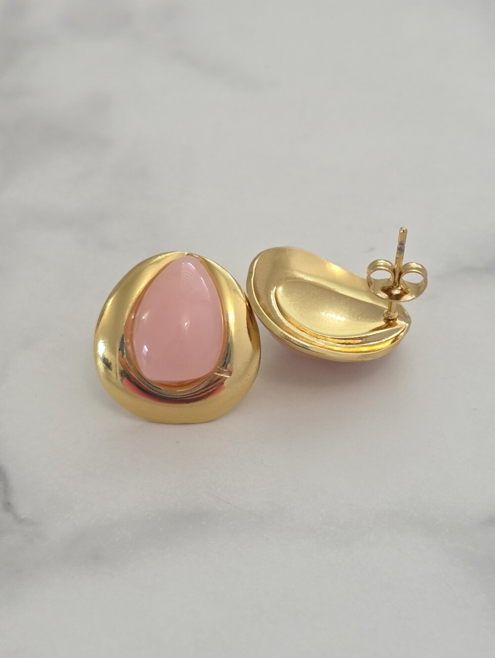 Gold Tone Pink Teardrop Statement Stud Earrings Modern Retro Jewelry - Picture 8 of 15